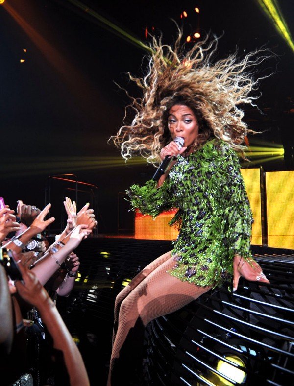 Beyonce-Mrs-Carter-World-Tour-Pucci-Minidress-600x788.jpg